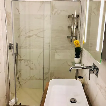 Kambal Luxury Pensión 4*
