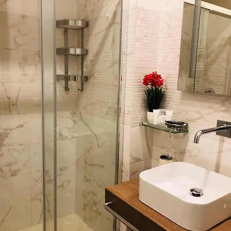 Kambal Luxury Pensión