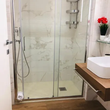 Kambal Luxury Pensión